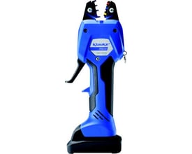 Klauke micro elektromekanisk pressetang i blå og sort, med åbne kæber og synligt batteri.