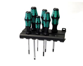 Wera skruetrækkersæt med 6 dele i Kraftform Plus design, fremstillet af grøn og sort plast, står i en holder.