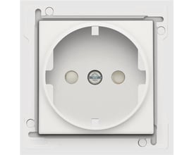 Niko hvid afdækning til schuko stikkontakt med pillesikring og sidejord, vist forfra på hvid baggrund.