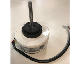 Børsteløs DC motor fra Solar Plus med en metalaksel og sort gummiophæng, perfekt til MSA-18 indedele.