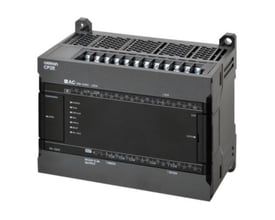 Omron CP2E-N30DT1-D kompakt PLC med 18 DI og 12 DO indgange, 24 VDC strømforsyning, set fra en let skrå vinkel.