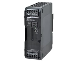 Nærbillede af Omron S8VK-S24024 strømforsyning, der viser frontpanelets mærkater, justeringsknap og push-in terminaler.