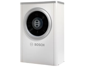 Bosch Compress 7000i AW varmepumpe udedel i cremehvid, set fra siden og viser den runde ventilatorfront.