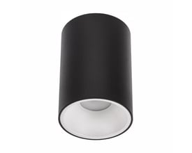 Sort Chloe GU10-påbygningsspot fra SpectrumLED med cylinderformet aluminiumskrop og hvid inderside, set skråt nedefra.
