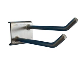 Maskinfabrikken Universal dobbelt værktøjskrog i sort med 100 mm længde, 35 graders vinkel og Ø6 mm krogdiameter.