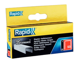 Nærbillede af Rapid 53/12 mm hæfteklammer i elforsinket stål, vist i en åben pakke, der fremhæver produktets detaljer.