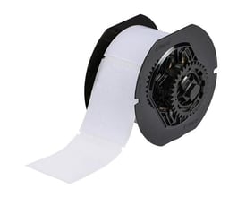 Brady B595 outdoorvinyl på rulle med hvidt materiale trukket ud; måler 76,20 x 57,15 mm.