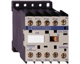 Schneider Electric TeSys kontaktor med 220-230V mærkning, 50/60Hz og skrueterminaler, vist på lys baggrund.