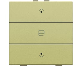 Niko motortryk i gold coated finish med tre betjeningsfelter og LED-indikator, ideel til styring af gardiner.