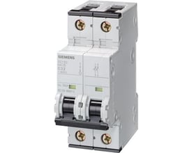 Siemens SENTRON 5SY 2-polet automatsikring på 1 A med C-karakteristik, set skråt forfra med synlige terminaler.