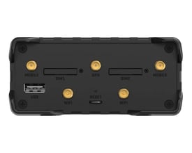 Teltonika RUT956 router bagside med porte til USB, SIM 1, GPS, SIM 2, WiFi og reset knap.