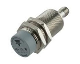 Carlo Gavazzi induktiv aftaster ICB30L50N22M1IO med M30-gevind og IO-Link, set skråt forfra med gevindhus og tilslutningsende.