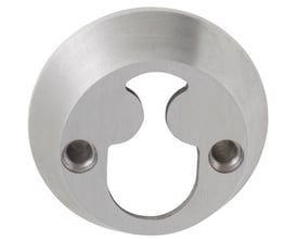 Assa Abloy cylinderring i Rokoko-stil, 16 mm, set forfra med nøglehulsformet åbning og to skruehuller.