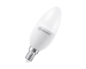 Ledvance LED kerte med synligt 'LEDVANCE' logo og mat hvid overflade, E14 fatning, 7,3W, 2700K, 806 lm.