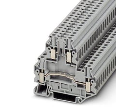 Phoenix Contact UTTB 4-TG P/P skilleklemme i grå plast med tydelige monteringsdetaljer og metalkontakter på hvid baggrund.