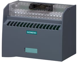 Siemens Terminalblok TP2 i mørkegrå med 8 kanaler og 2x6 multiplikationsterminaler, klar til tilslutning med synlig IDC-kabelstik.