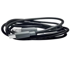 Sort micro-USB-opladerkabel til Ironside genopladelig hybridpandelampe med USB-stik i den ene ende.