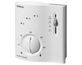 Siemens RCC30 rumtermostat i hvid plast med drejehjul og skydekontakt til temperaturregulering af 4-strengs fan coils.