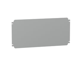 En ensfarvet grå montageplade i metal fra Schneider Electric, med mål på 300 x 600mm og udskæringer i hjørnerne.