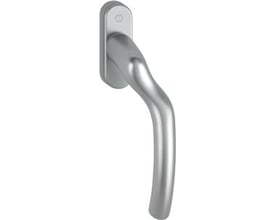 Hoppe Tokyo H paskvilgreb i børstet aluminium med en elegant, buet form og diskret logo på rosetten.