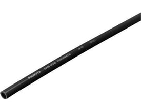 Festo trykluftslange PAN V0 6X1 i sort, fremstillet af flammehæmmende polyurethan med trykket mærkning 'FESTO PAN-V0-8 PNEUMATIC M III (1732)'.