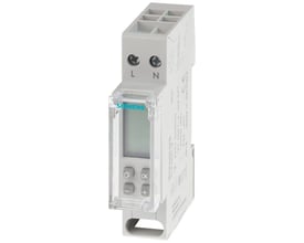 Siemens ugeur Mini Digital 7LF4501-5 til 230VAC med 1 kanal og 1 MW, grå med LCD-display og knapper.