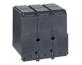 Schneider Electric 3-polet klemmeafskærmning til serietilslutning i mørkegrå plast, designet til fotovoltaiske installationer.