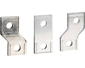 Schneider Electric 45mm spredersæt, 3-polet, monteringsdetaljer i metal med tre forskellige vinkler.