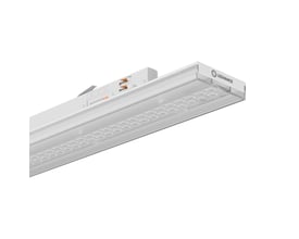 Hvid LEDVANCE Tracklight Linear DALI-skinnearmatur med Multi Lumen og dobbelt asymmetrisk lysfordeling, set skråt fra undersiden.