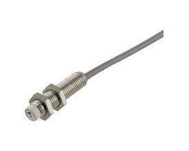 Carlo Gavazzi induktiv aftaster ICS08S30N40A2IO med M8-gevind, kort cylinderhus og fast kabel, set skråt fra siden.
