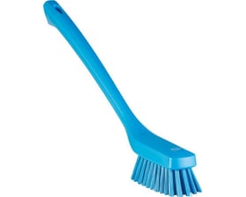 Blå Vikan smal vaskebørste med stive børstehår og 420 mm langt, ergonomisk håndtag.