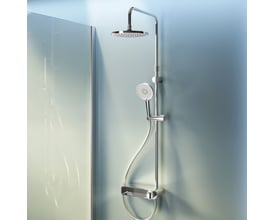 AM.PM X-Joy brusearmatur i blank krom med rund hovedbruser og håndbruser på justerbar stang.