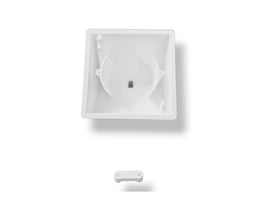 LightSolutions 45-graders bordstander i hvid til Shelly Wall Display, vist fra oven med en lille clips ved siden af.