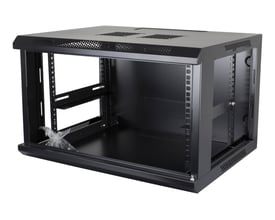 Toten 19" vægkabinet 6U, 600x450mm med åben dør, set fra et skråt vinkel, fremhæver den interne struktur og monteringsskinner.