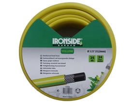 Ironside gul, krydsforstærket haveslange på 25 meter ses oprullet med produktets grønne og hvide emballageetiket.