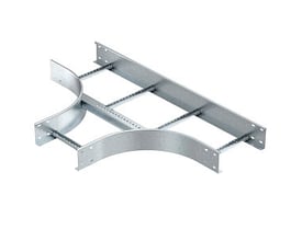 Vinkelfoto af OBO Bettermann T-stykke til kabelstige med dimensionerne 110 mm højde og 400 mm bredde, varmgalvaniseret.