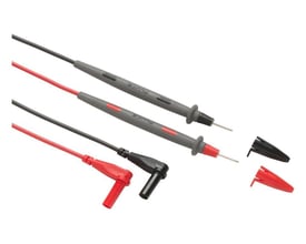 Fluke TP238 SureGrip™ Slim-Reach testprober og krokodillenæb isoleret på hvid baggrund.