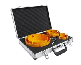 Ironside hulsavsæt HM, 86–210 mm, med orange hulsave og holder i en åben sølvfarvet aluminiumskuffert.