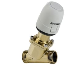 Frese Optima Compact strengreguleringsventil i messing med hvid aktuator og Frese logo, DN20, 5,0 mm slaglængde, isoleret.