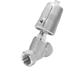 Festo pneumatisk skråsædeventil VZXF-L-M22C, fremstillet af rustfrit stål med en aktuator monteret på toppen.