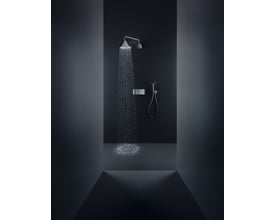 AX Front 1JET håndbruser i krom med blank overflade, der leverer en vandstråle i et moderne indbygningsbadeværelse.