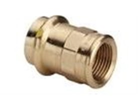 Detaljeret visning af Viega Profipress Gas overgangsmuffe, der viser 1/2" gevind og 18 mm pres-ende på hvid baggrund.