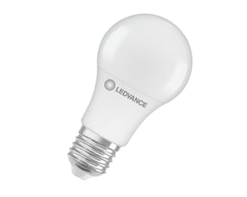 Ledvance LED standard pære med E27 fatning i mat hvid, der leverer 806 lumen og har en effekt på 8,5W.