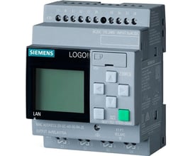 Siemens WinCC/Web Navigator med 10 klientlicenser vises sammen med en grå LOGO!-styreenhed med skærm og knapper.