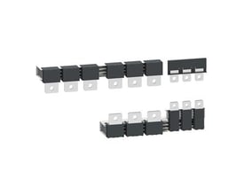 Schneider Electric stjernetrekant sæt til Giga kontaktorer, vist i to grupper med metalterminaler og sorte kabinetter.