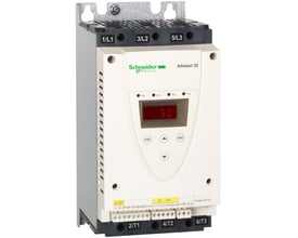 Schneider Electric Altistart 22 softstarter for 15kW motor, 27A, 3x208-600V, med digitalt display og kontrolknapper.