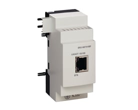 Schneider Electric Zelio Ethernet kommunikationsmodul SR3 NET01BD med en standard Ethernet RJ45 port, monteret på din skinne.