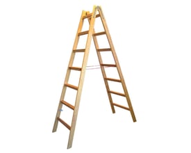 Jumbo Stillads træ-wienerstige med 6 trin og 1,7 meters højde, fremstillet af fyrretræ og bøgetræ med galvaniserede beslag.
