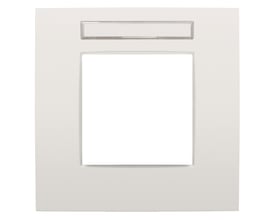 Niko Intense ramme i hvid med et enkelt modul og et integreret transparent tekstfelt til mærkning af installationer.
