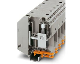 Phoenix Contact UKH 150 stærkstrømsklemme i grå plast med skruetilslutning, monteret på en DIN-skinne.